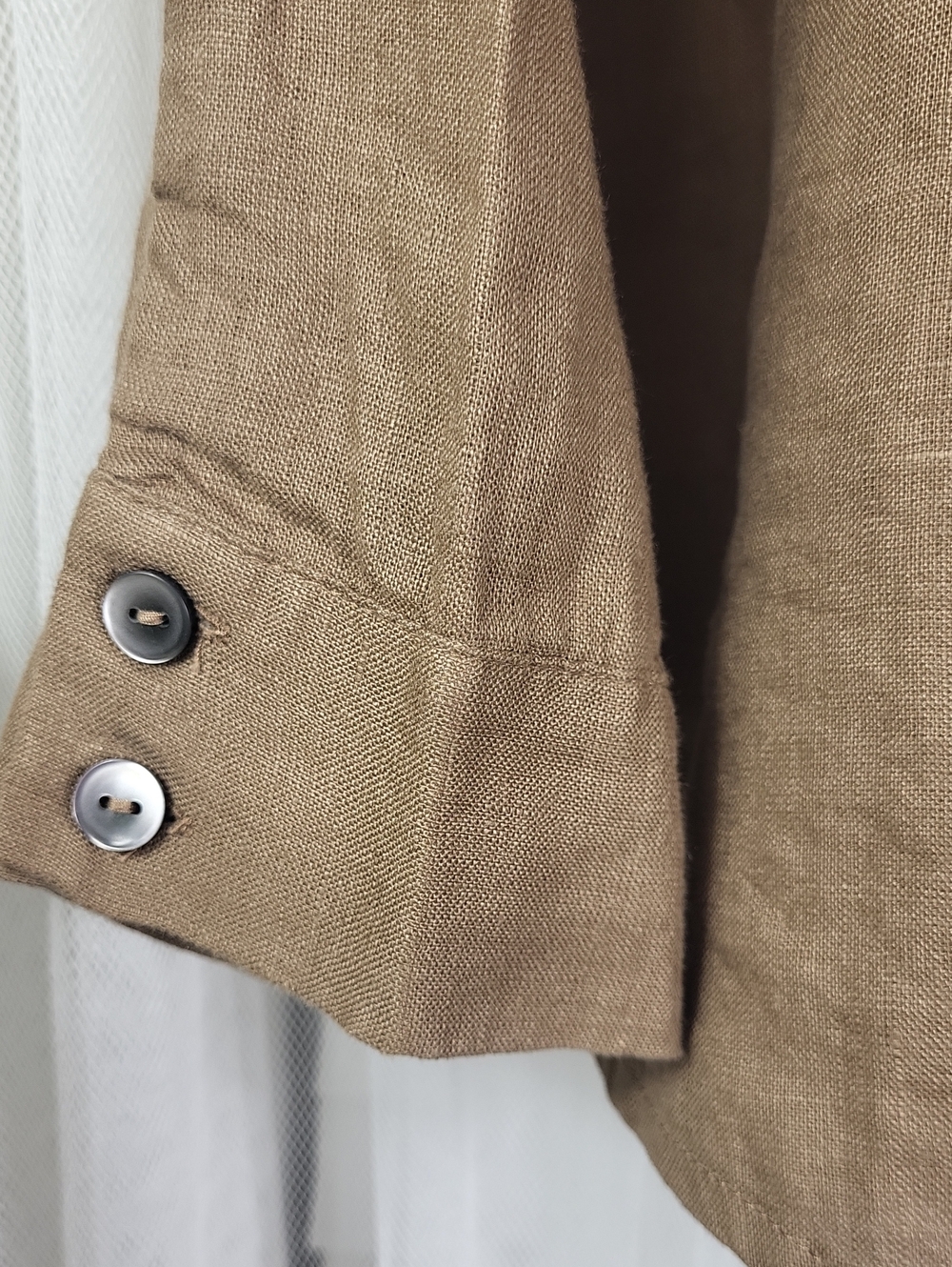 Chico's Linen Flower Embellished Ruffle-Trim Button Blouse. Size 2‎ (12-14 - L) - Picture 4 of 9